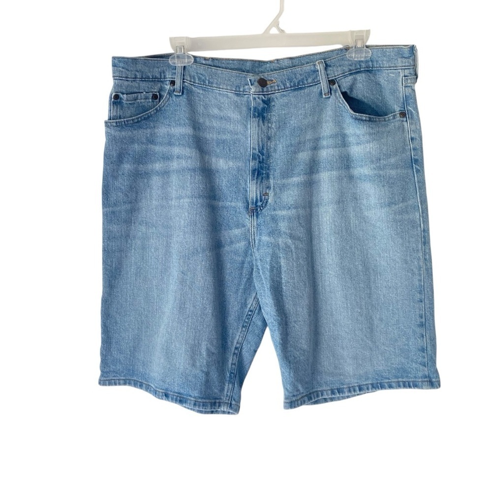 Wrangler Men's size 42 light wash Blue Jean Shorts Relaxed fit Denim